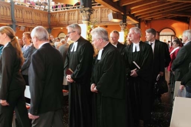 bild-thb-1163-Pastor Rösler in Uthlede ordiniert