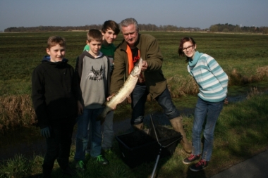 bild-thb-1217-Umwelttag bei den Anglern