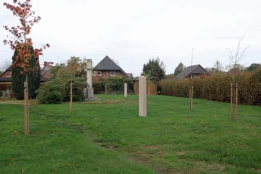 bild-thb-4197-Neues Baumgräberfeld auf dem Uthleder Friedhof