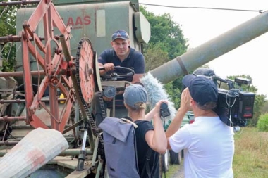 bild-thb-5029-Historischer Mähdrescher aus Uthlede kommt ins Fernsehen