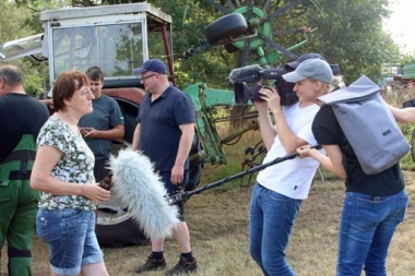 bild-thb-5033-Historischer Mähdrescher aus Uthlede kommt ins Fernsehen