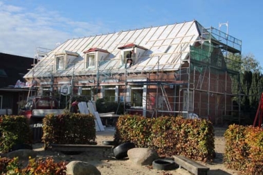 bild-thb-4191-Ein neues Dach für die Uthleder Grundschule